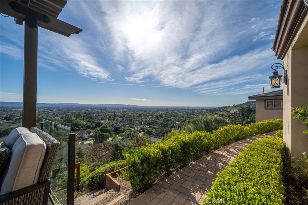 388 Conifer Road Glendora, CA 91741 - Photo 4 of 72