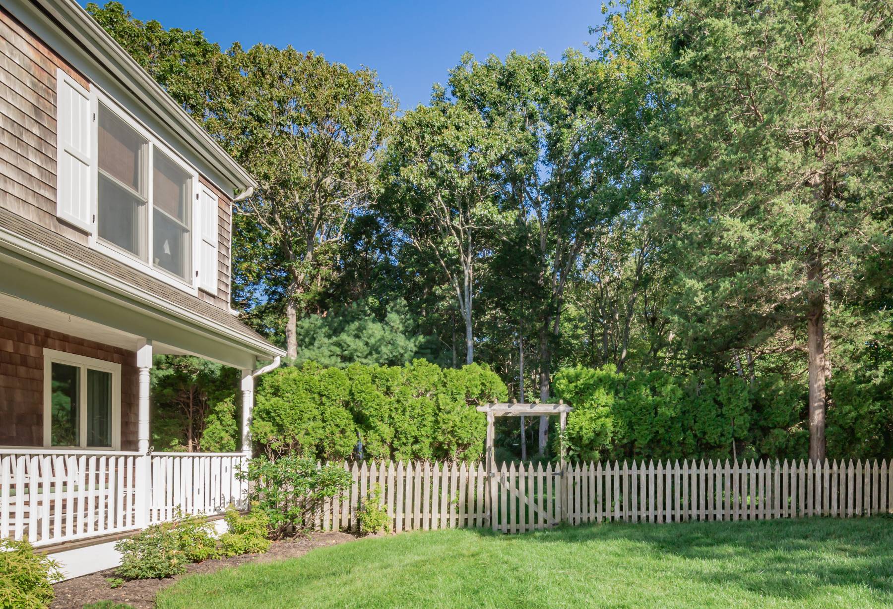 7 Cove Road North Southampton, NY 11968 - Photo 5 of 21 Gallery Image 5