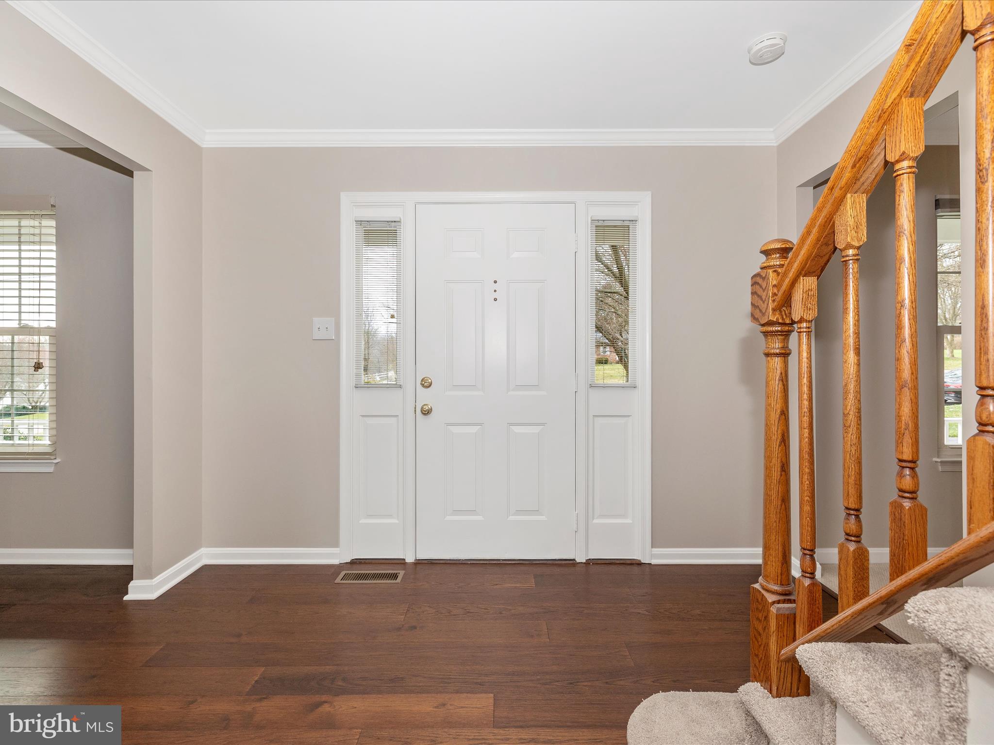 24217 Welsh Road Gaithersburg, MD 20882 - Photo 3 of 65 The foyer has new lighting & floors!