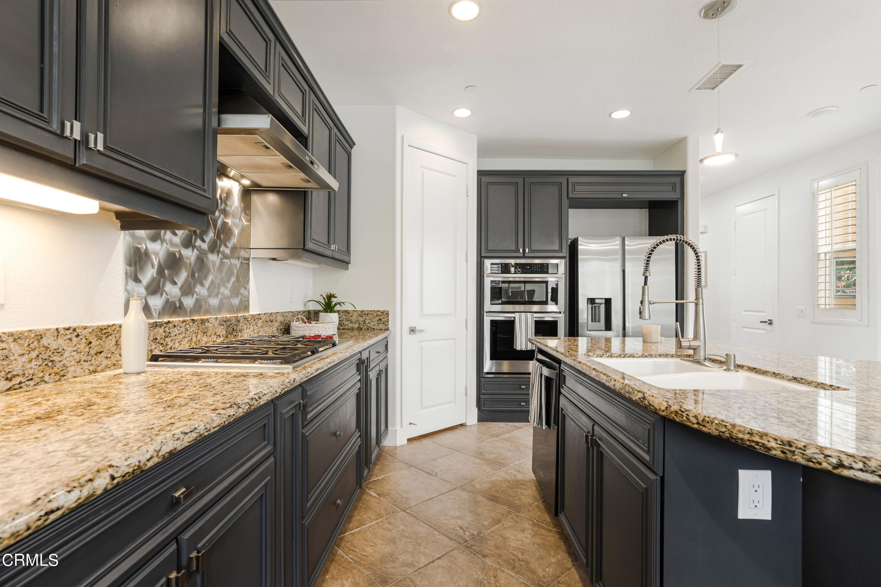 1404 Donegal Way Oxnard, CA 93035 - Photo 11 of 51 1404 Donegal Way Oxnard CA-print-014-003