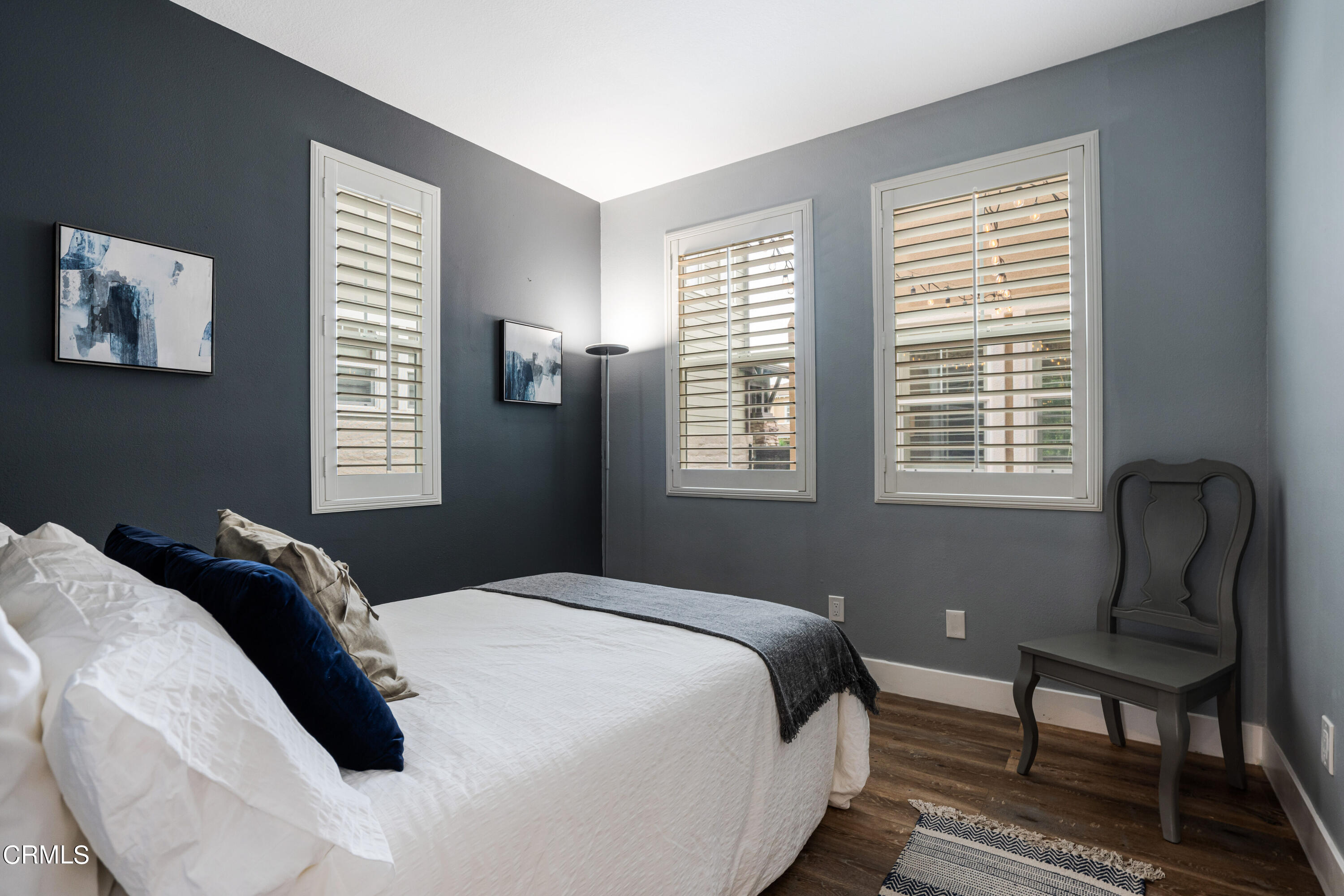 1404 Donegal Way Oxnard, CA 93035 - Photo 20 of 51 a bedroom with a bed and a window