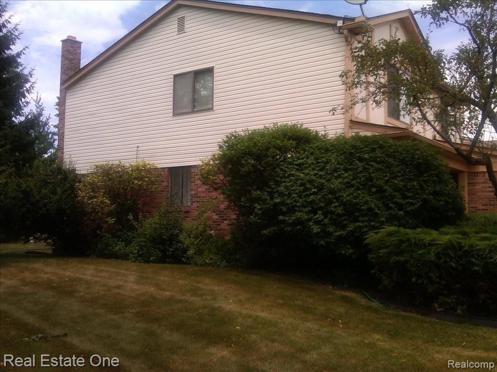 2600 Powderhorn Ridge Road Rochester, MI 48309 - Photo 4 of 24 Side view