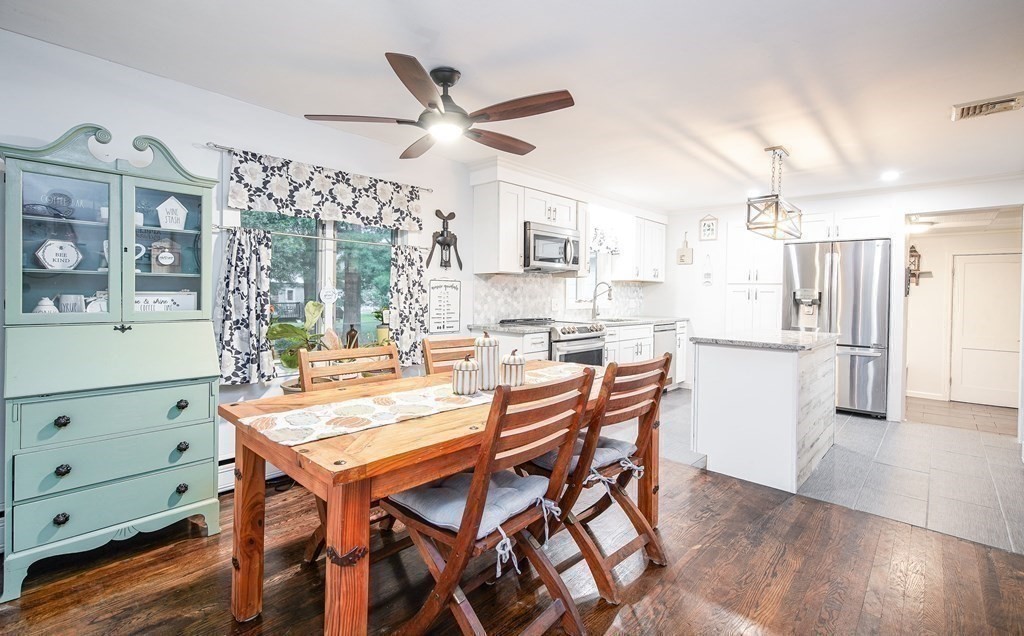148 Glenoak Drive Springfield, MA 01129 - Photo 11 of 28 a dining area with a table chairs and entryway