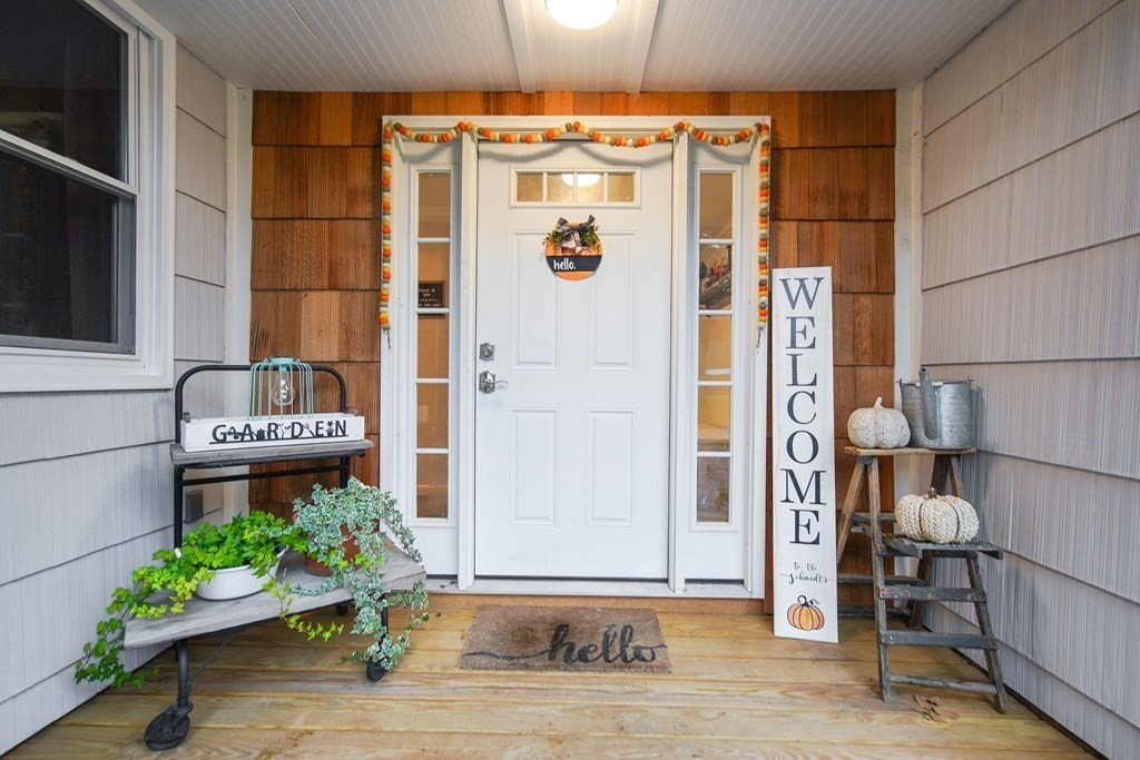 148 Glenoak Drive Springfield, MA 01129 - Photo 3 of 28 a front view of a house