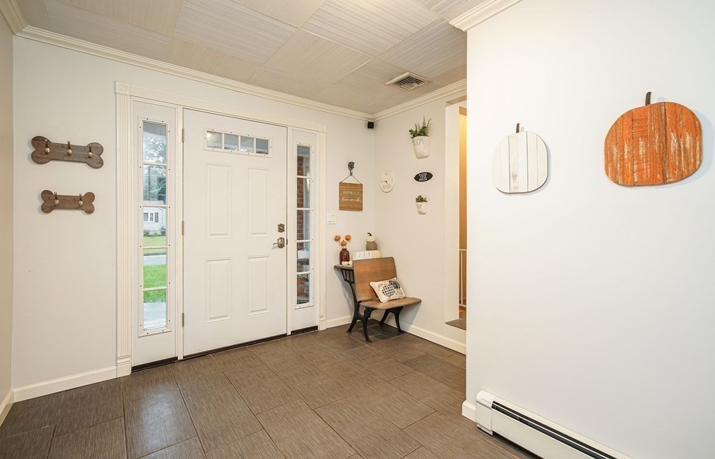 148 Glenoak Drive Springfield, MA 01129 - Photo 4 of 28 a view of a room with gym equipment