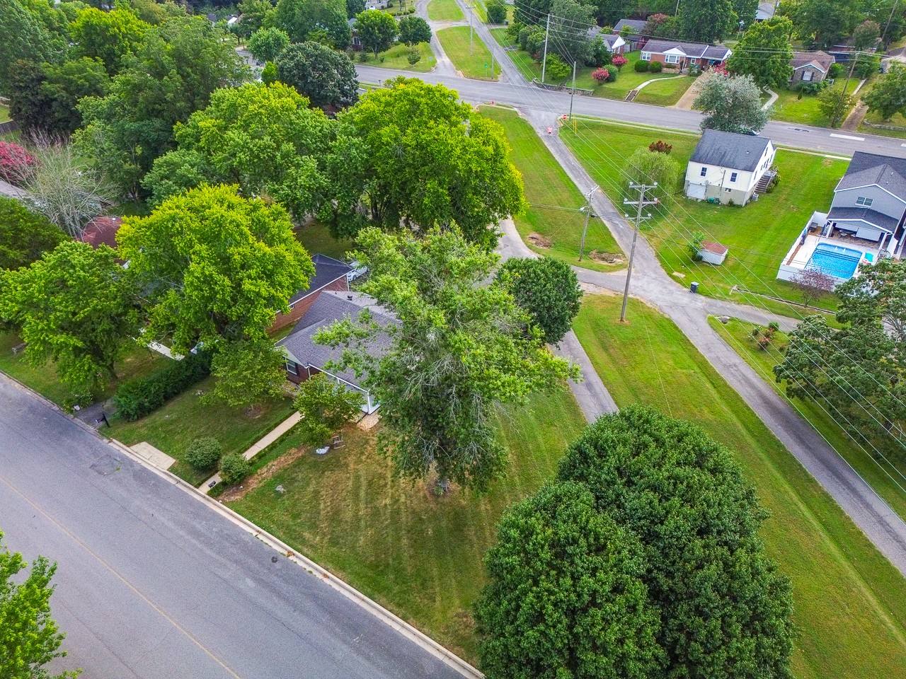 801 2nd Avenue Fayetteville, TN 37334 - Photo 33 of 41 a view of a yard with potted plants