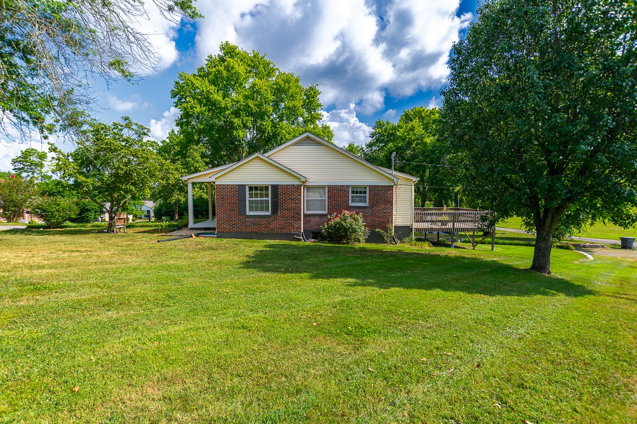 801 2nd Avenue Fayetteville, TN 37334 - Photo 6 of 41 a front view of a house with garden