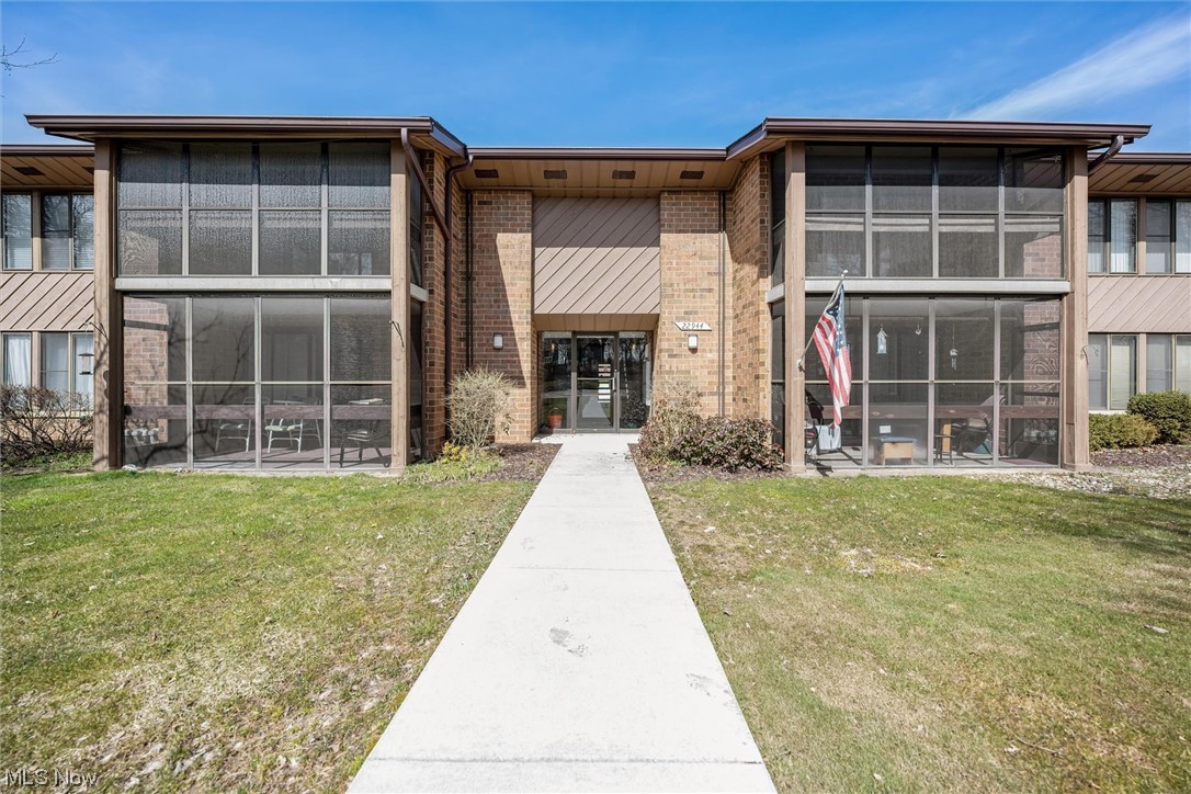 22944 Mastick Road, Unit 201 Cleveland, OH 44126 - Photo 2 of 30