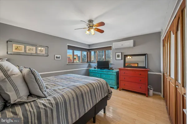 a bedroom with a bed and a dresser in it
