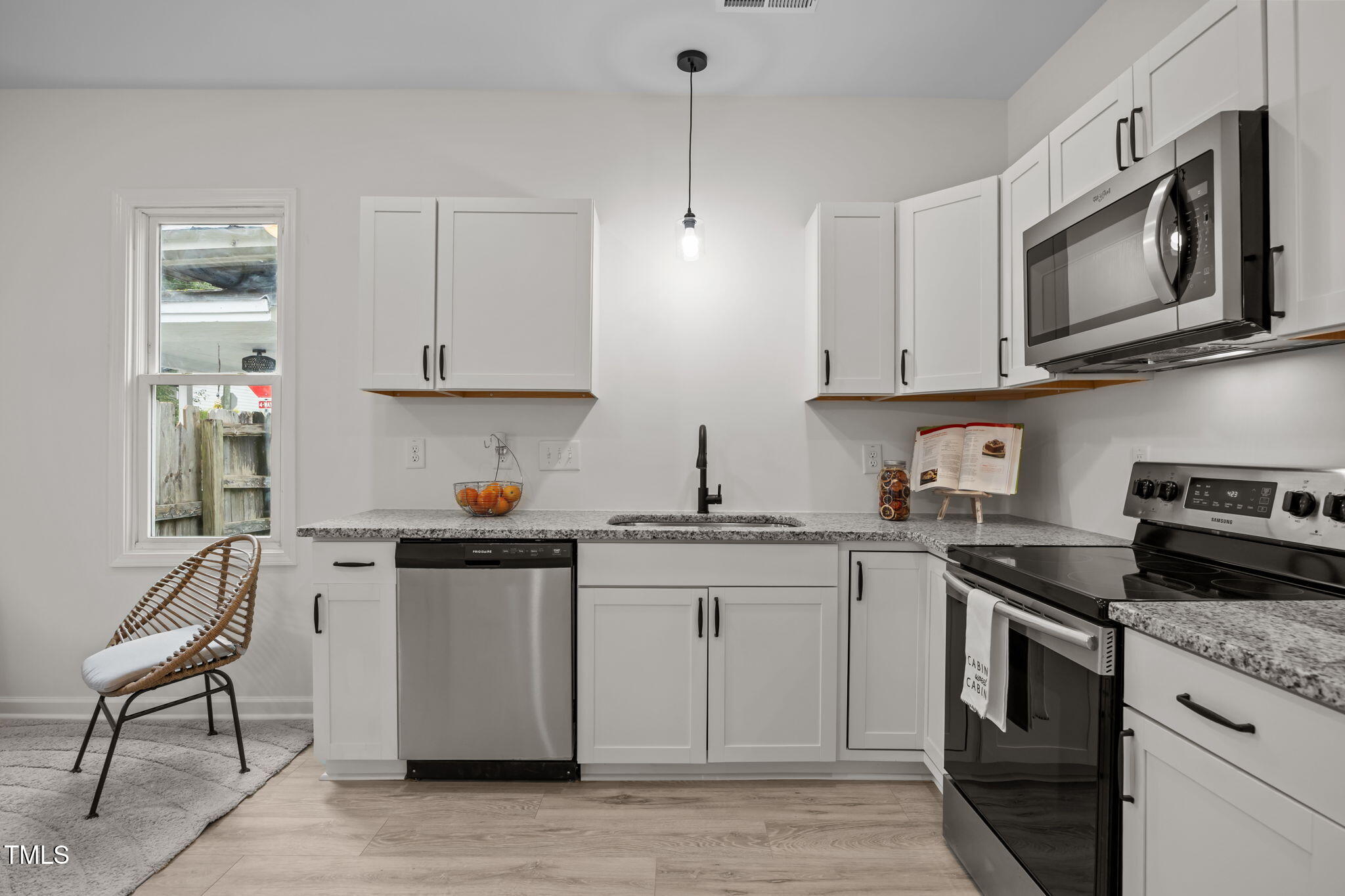 324 Bragg Street Raleigh, NC 27601 - Photo 10 of 24 29-web-or-mls-IMG_1092