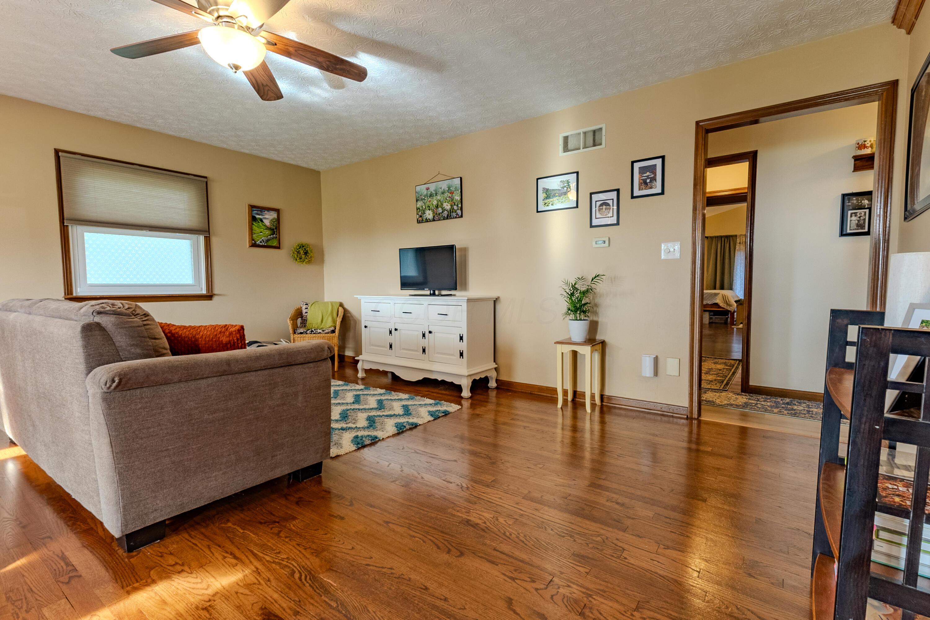 6780 Weldon Road Plain City, OH 43064 - Photo 8 of 34 Living Room