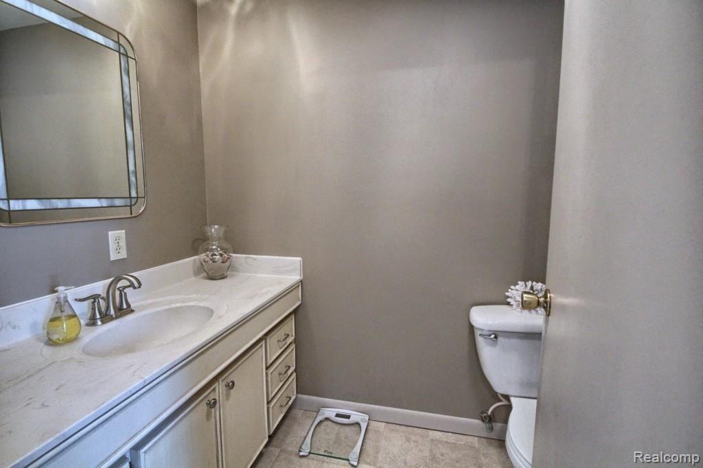 9889 Church Road Grosse Ile, MI 48138 - Photo 3 of 32 Half_Bath.jpg