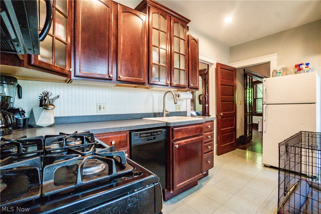 1591 Crest Road Cleveland Heights, OH 44121 - Photo 15 of 28