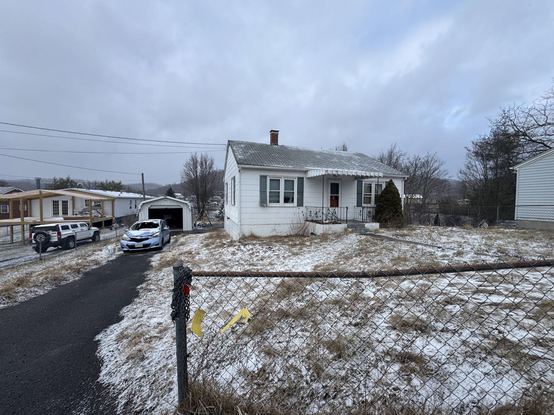 196 Perdue Street Bluefield, WV 24701 - Photo 17 of 28 image 801475