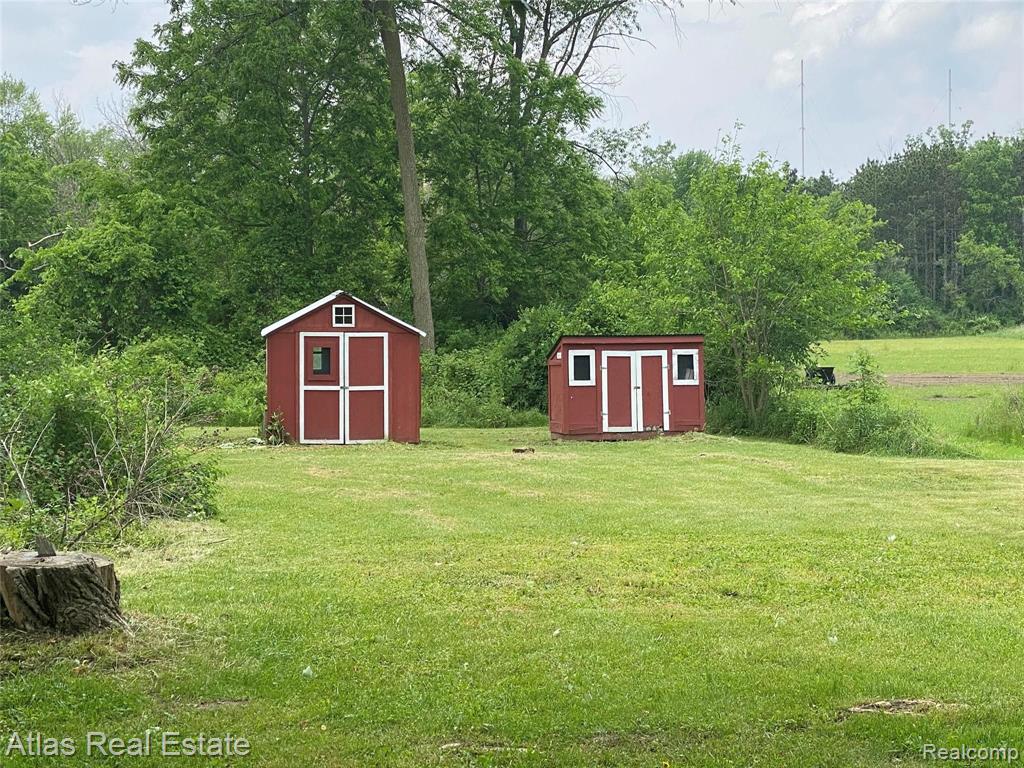 4118 South Center Road Burton, MI 48519 - Photo 2 of 12