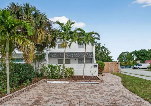 $2,700 | 7599 Northwest 73rd Terrace, Tamarac, FL 33321