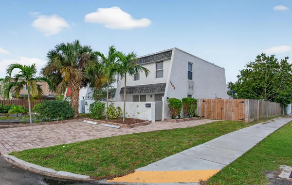 $2,700 | 7599 Northwest 73rd Terrace, Tamarac, FL 33321