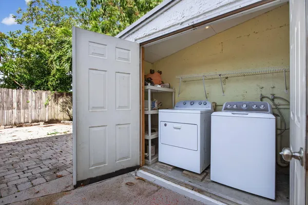 $2,700 | 7599 Northwest 73rd Terrace, Tamarac, FL 33321