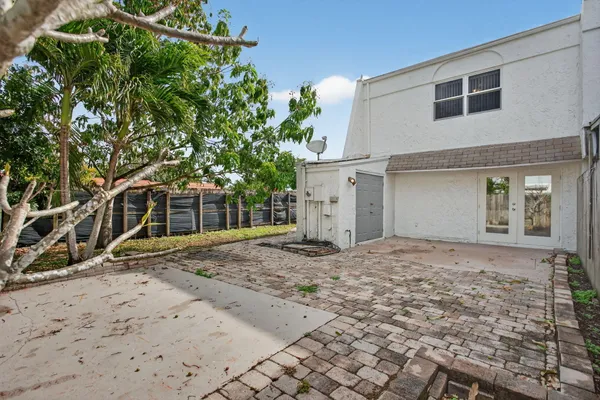 $2,700 | 7599 Northwest 73rd Terrace, Tamarac, FL 33321