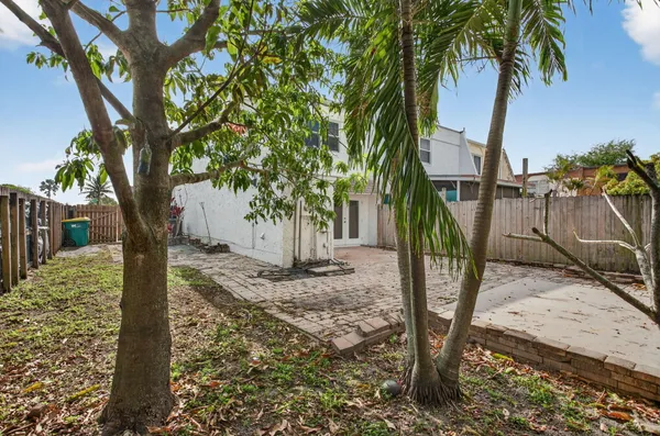 $2,700 | 7599 Northwest 73rd Terrace, Tamarac, FL 33321