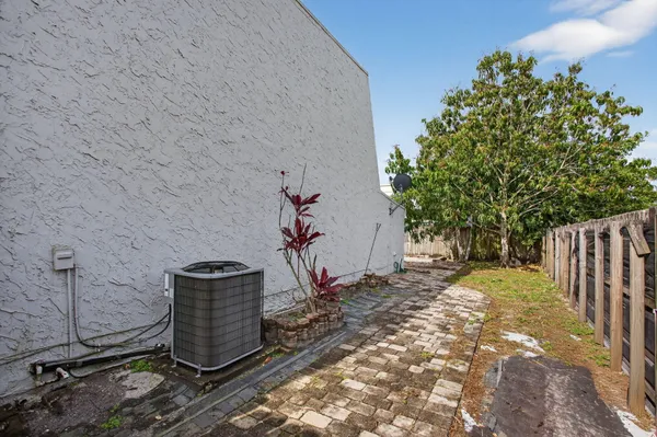 $2,700 | 7599 Northwest 73rd Terrace, Tamarac, FL 33321
