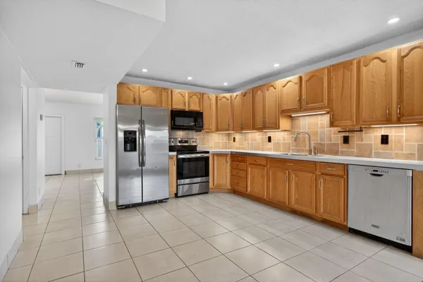 $2,700 | 7599 Northwest 73rd Terrace, Tamarac, FL 33321