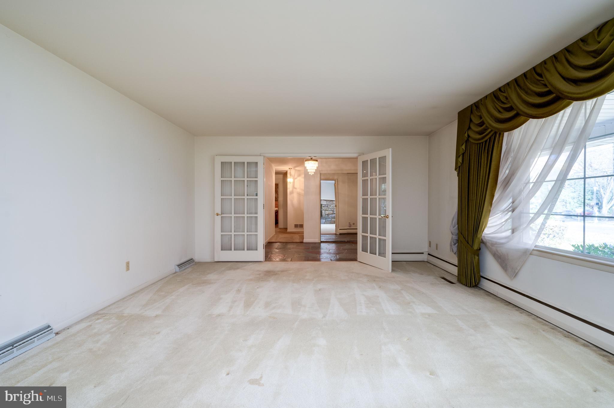 1202 Old Mill Road Wyomissing, PA 19610 - Photo 10 of 58 an empty room with windows