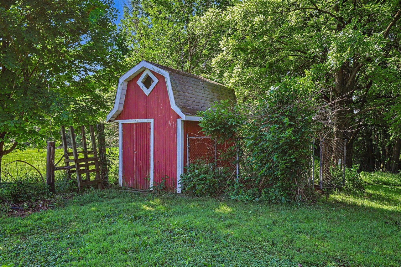 6923 Young Road Bellevue, MI 49021 - Photo 25 of 36