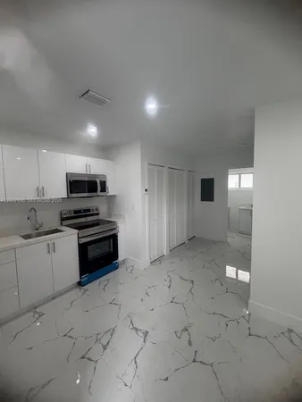 $1,750 | 2431 Northwest 23rd Street, Unit 1, Miami, FL 33142