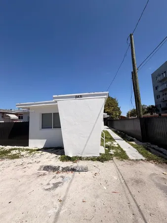 $1,750 | 2431 Northwest 23rd Street, Unit 1, Miami, FL 33142