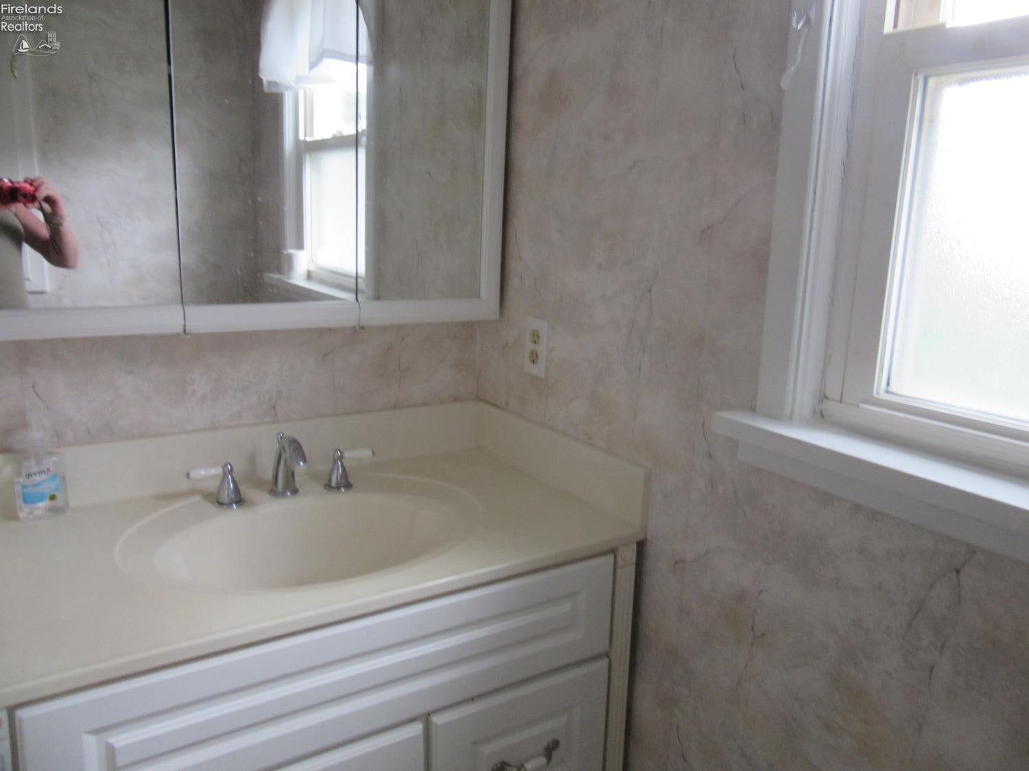 660 Rice Street Elmore, OH 43416 - Photo 10 of 18 Gallery Image 10