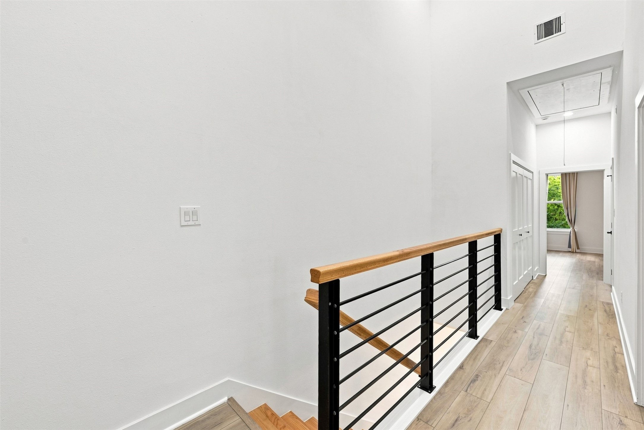 3726 Noah Street Houston, TX 77021 - Photo 11 of 37 Contemporary and modern touches throughout every corner.