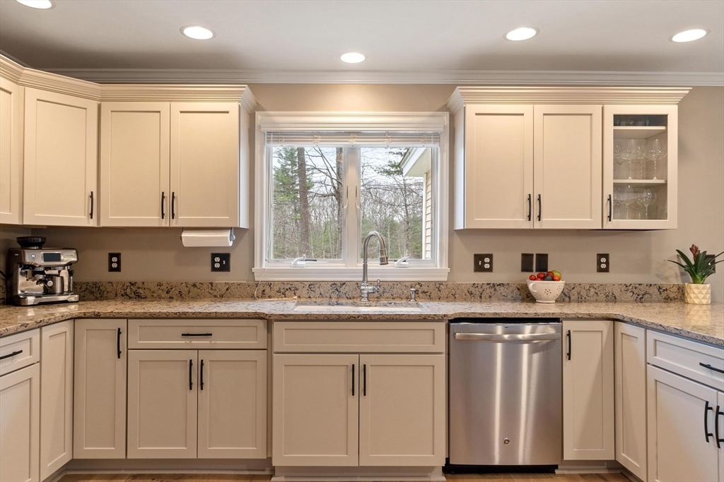 218 Rangeway Road, Unit 292 Billerica, MA 01862 - Photo 13 of 40