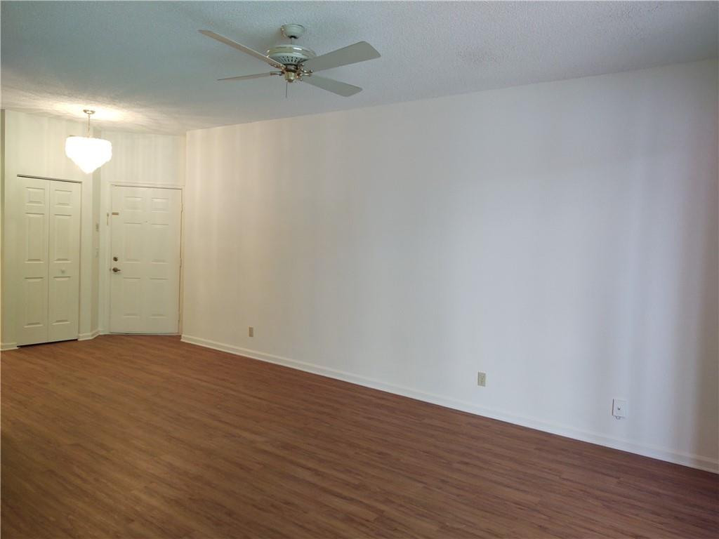 5801 Coach House Circle, Unit B Boca Raton, FL 33486 - Photo 9 of 39 Living Room