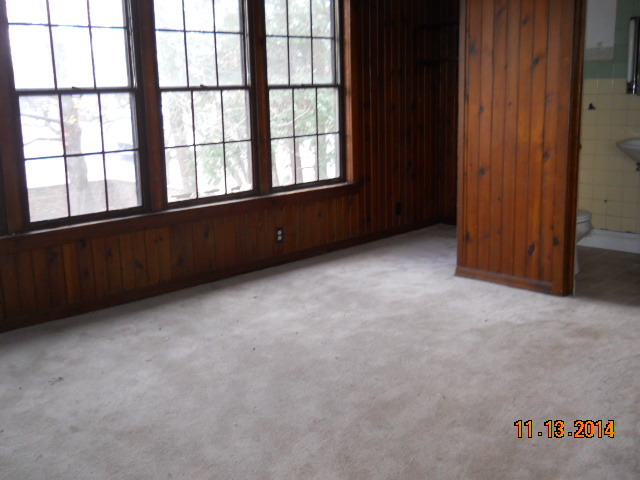 802 West 3rd Street Sterling, IL 61081 - Photo 6 of 21 an empty room with a window