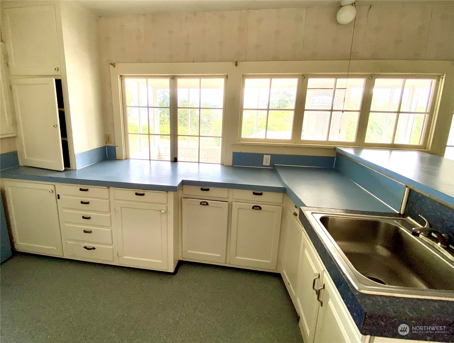 5059 Jones Road Oak Harbor, WA 98277 - Photo 4 of 40 Gallery Image 4