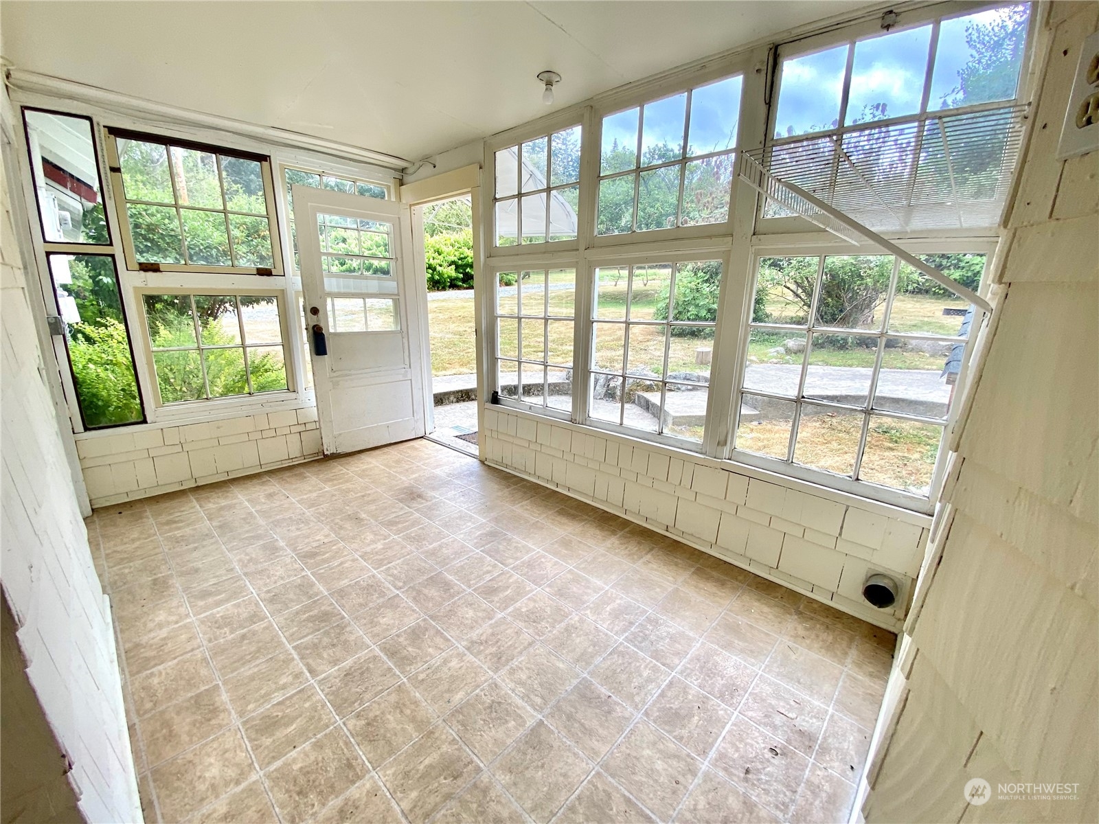 5059 Jones Road Oak Harbor, WA 98277 - Photo 9 of 40 Gallery Image 9