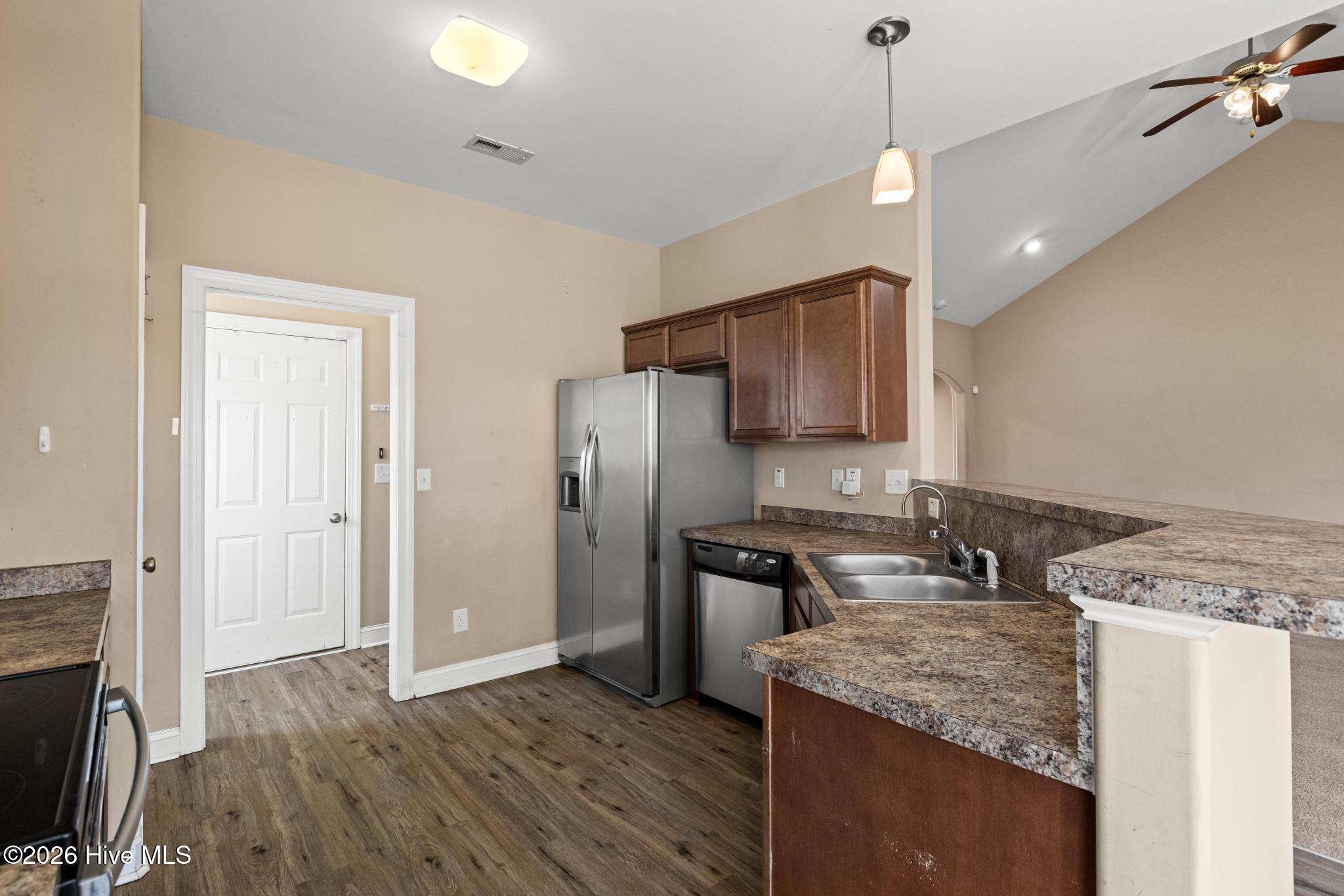 152 Hawks Point Road Jacksonville, NC 28540 - Photo 9 of 34 425A6257