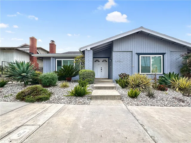 $2,900 | 16941 Sims Lane, Unit B, Huntington Beach, CA 92649