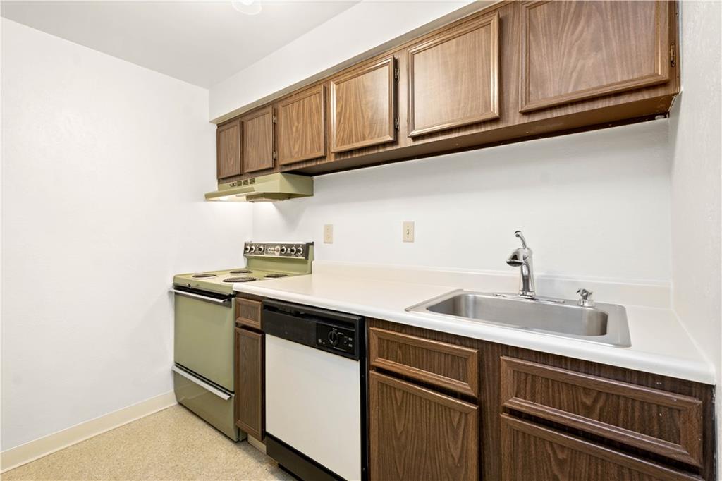 329 Ridge Point Circle, Unit 32B Bridgeville, PA 15017 - Photo 12 of 25