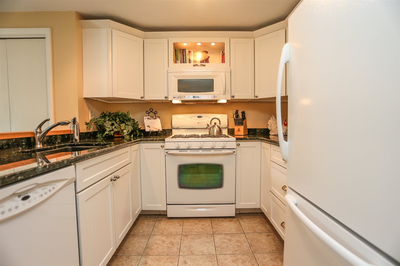 18 Rockingham Court, Unit 141 Bedford, NH 03110 - Photo 10 of 33 Gallery Image 10