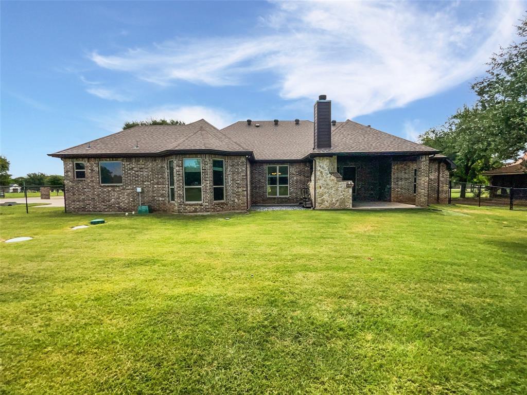 2214 Tree Top Court Granbury, TX 76049 - Photo 8 of 23