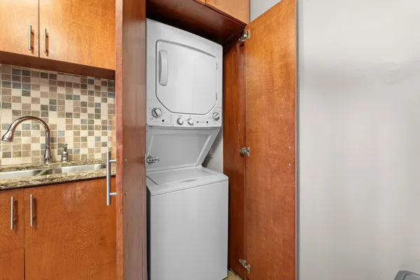 $160,000 | 2195 Poplar Avenue, Unit 207, Memphis, TN 38104