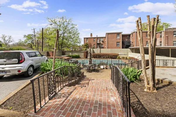 $160,000 | 2195 Poplar Avenue, Unit 207, Memphis, TN 38104