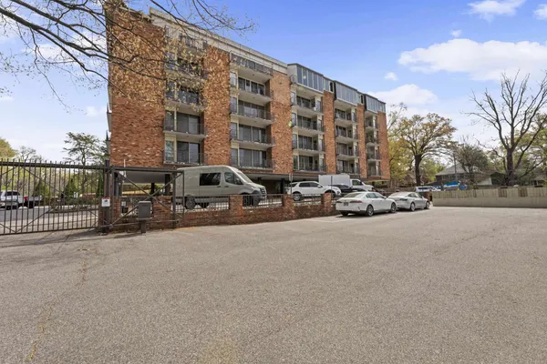 $160,000 | 2195 Poplar Avenue, Unit 207, Memphis, TN 38104