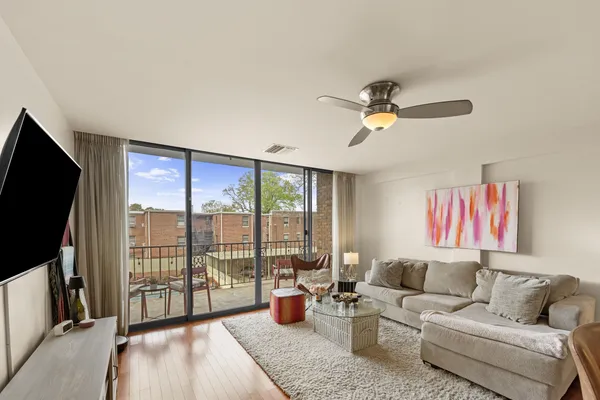 $160,000 | 2195 Poplar Avenue, Unit 207, Memphis, TN 38104