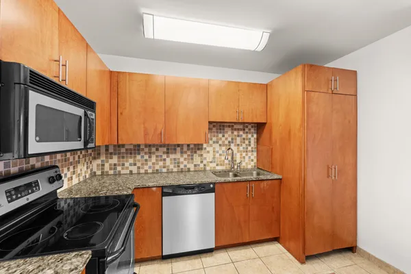 $160,000 | 2195 Poplar Avenue, Unit 207, Memphis, TN 38104