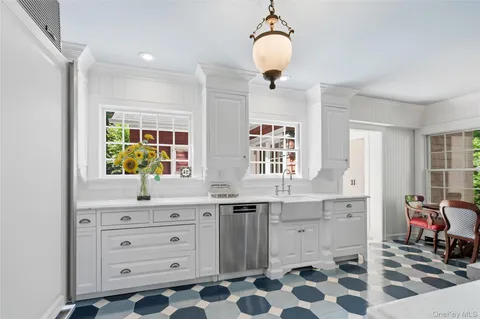 $1,899,000 | 42 Hillcrest Avenue, Roslyn, NY 11576