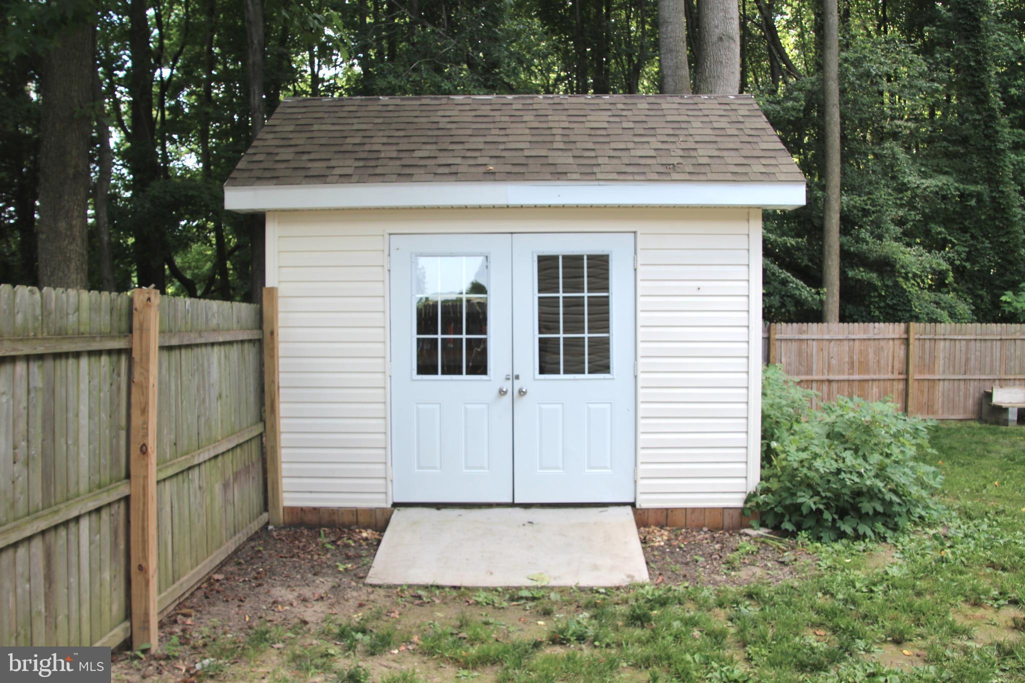 1122 Horsepond Road Dover, DE 19901 - Photo 25 of 26 a view of a house with backyard