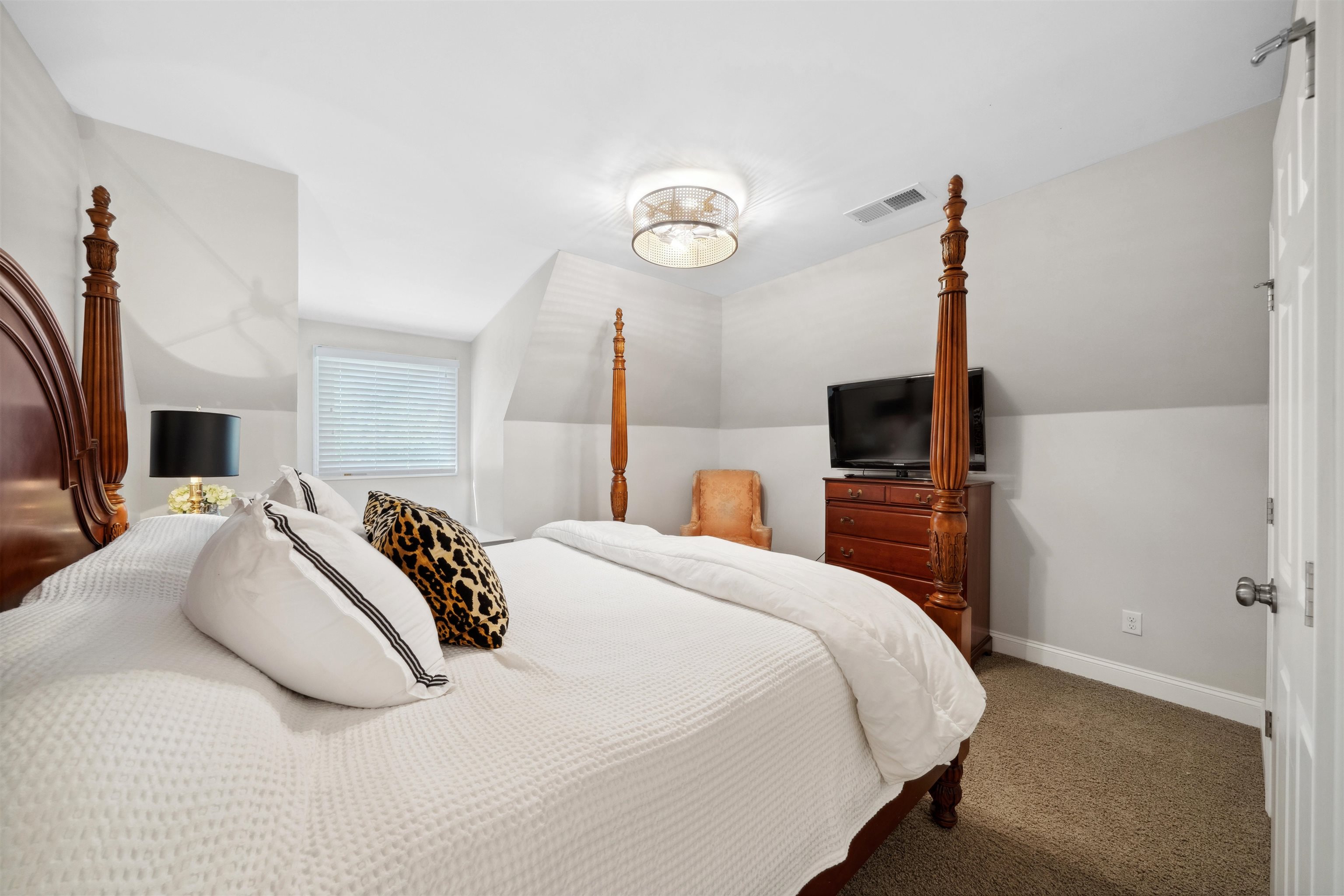 3794 Rosedale Drive Memphis, TN 38111 - Photo 25 of 33 Upstairs carpeted bedroom with vaulted ceiling and baseboards